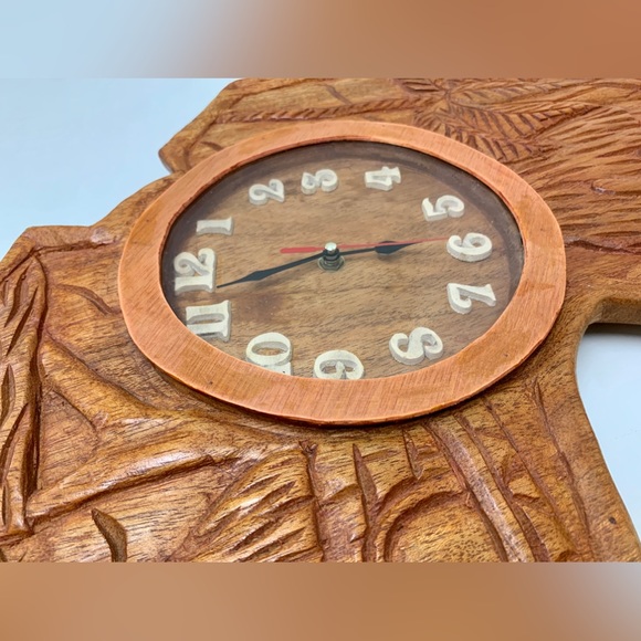 Mid Century Vintage Large Artisan Hand Crafted Wooden Quartz AFRICA Wall Clock - Picture 14 of 16